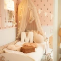 tapeta-dziecieca-wisienki-rozowe-tlo-aranzacja-pokoj-dziecka