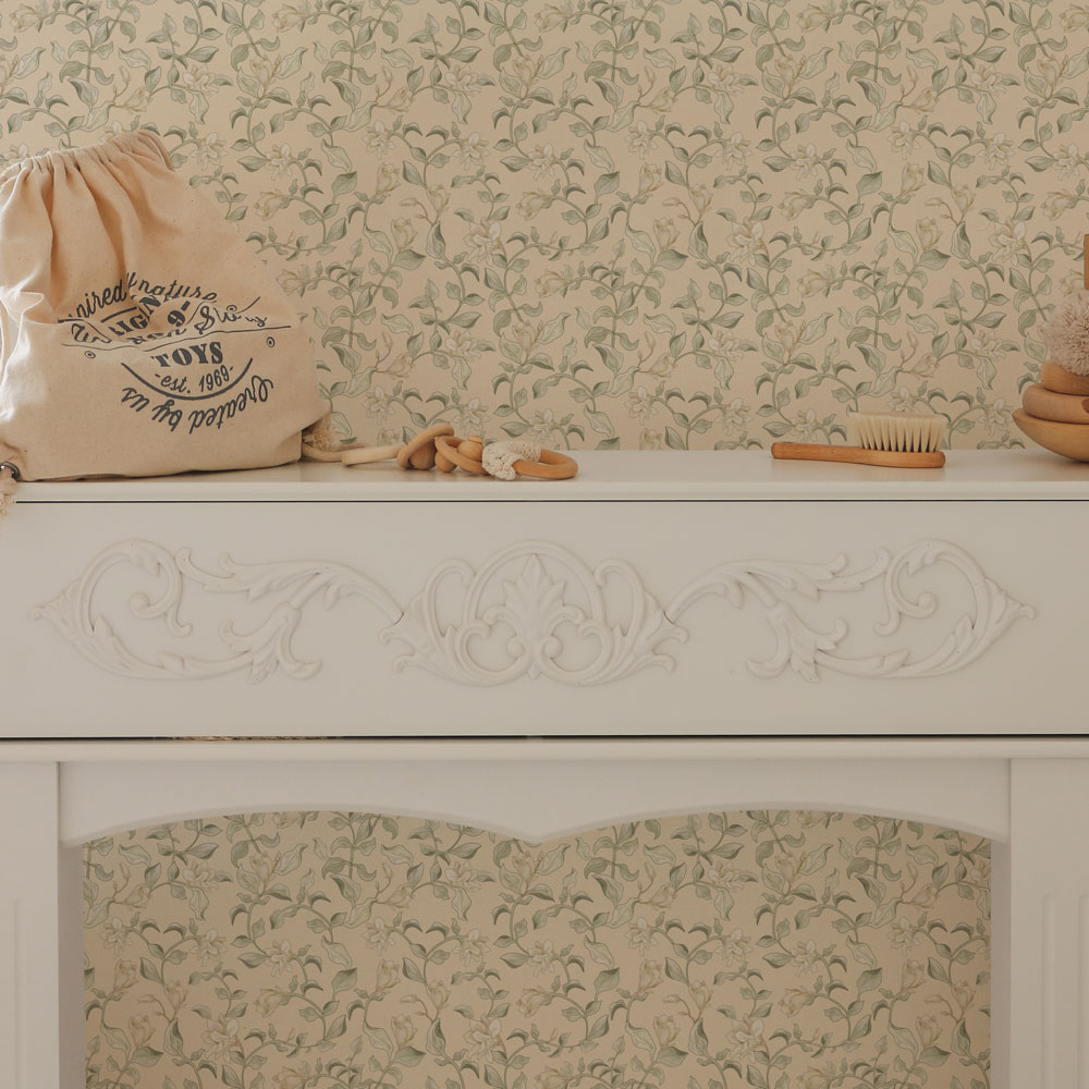 Tapeta w lilie na beżowym tle do pokoju dziecka