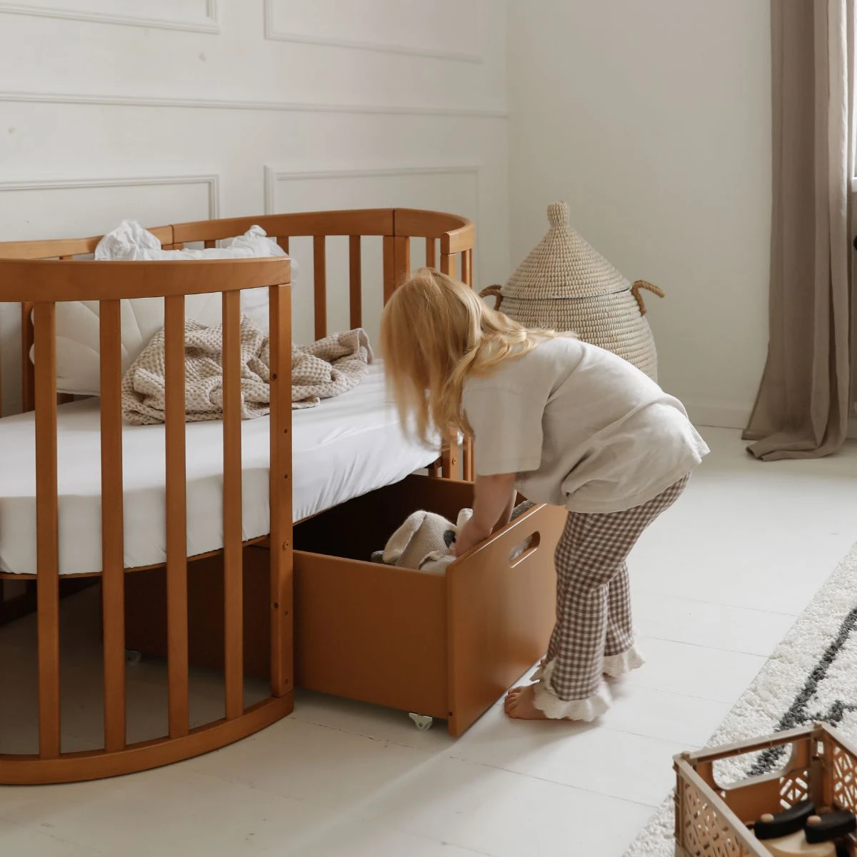 Łóżeczko dziecięce owalne drewniane